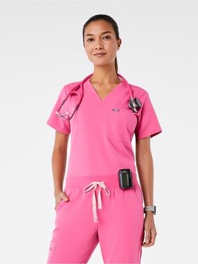 ✨NWT~Figs Catarina Scrub Top F’ing Pink 🩷✨